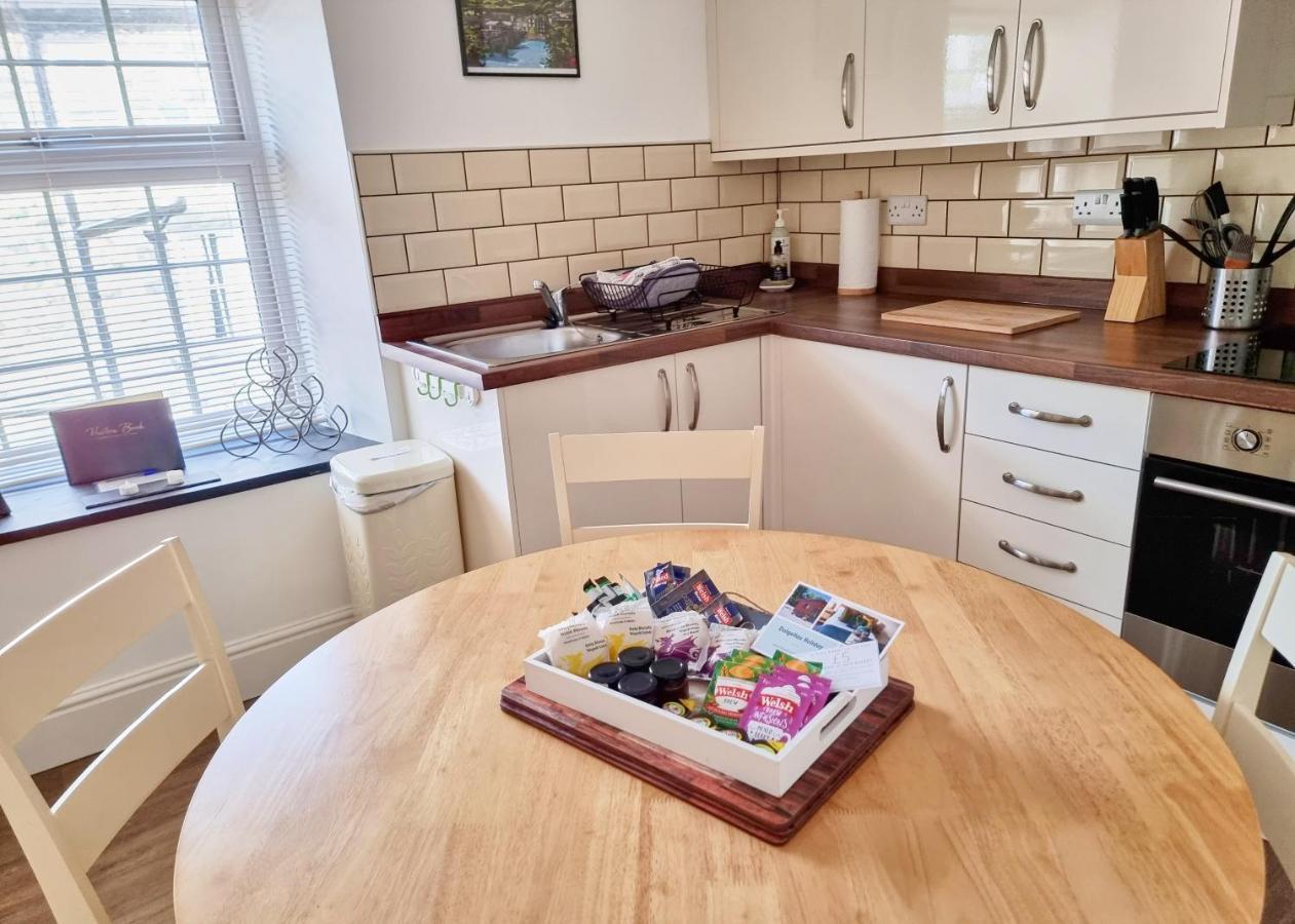 Eldon Row - Stylish Character Apartments - Central Location 1 & 2 Bed Available Dolgellau Zewnętrze zdjęcie